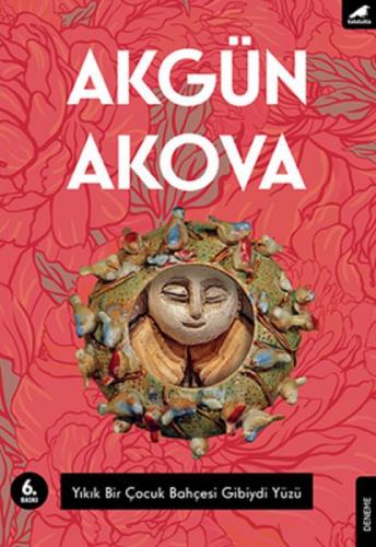 Yıkık Bir Çocuk Bahçesi Gibiydi Yüzü  Frontansicht 1